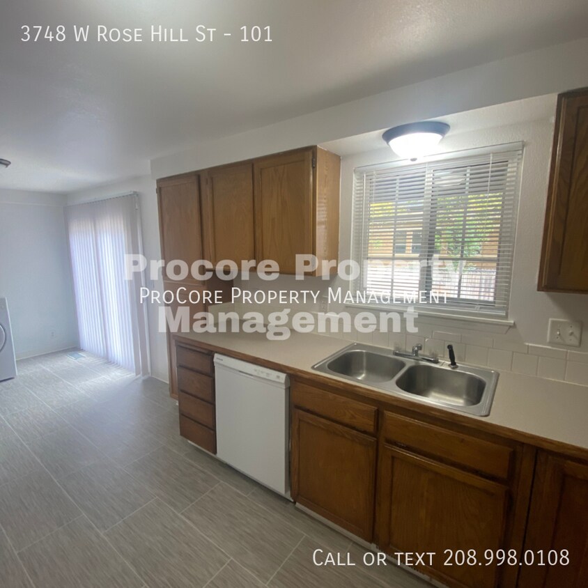 Primary Photo - Update 2 Bd and 1 Bath Unit with Large liv...