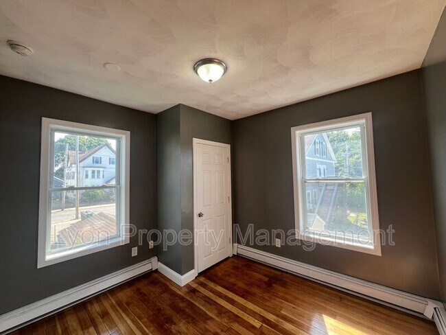 Building Photo - 156 Pleasant St