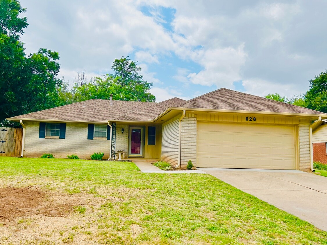 Front view - 628 Reynolds Rd
