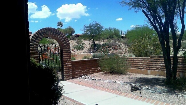 Building Photo - Gorgeous Home Gorgeous Views  Available Mid  September