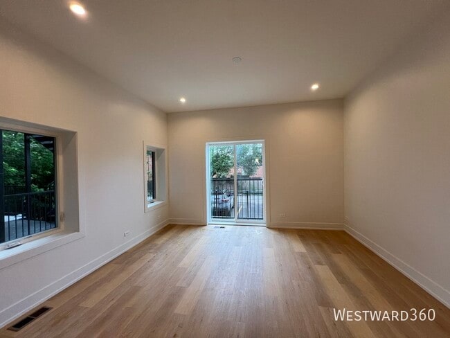 Foto del edificio - 2042 W Washington Blvd