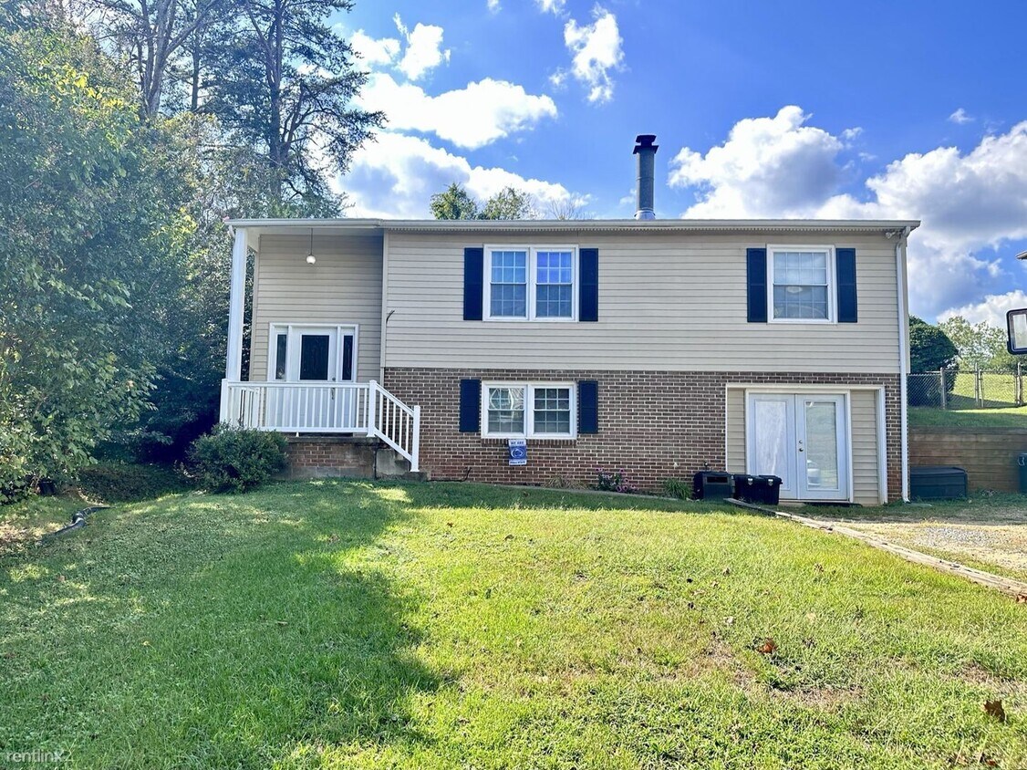 Primary Photo - 3 br, 2 bath House - 116 Camelot Dr