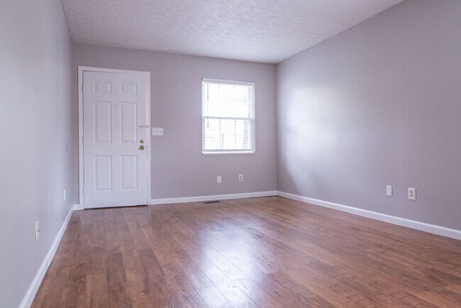 Foto del edificio - Rental - 4858 Lady Jane Avenue