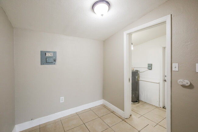 Foto del edificio - 1709 NW 16th Ct