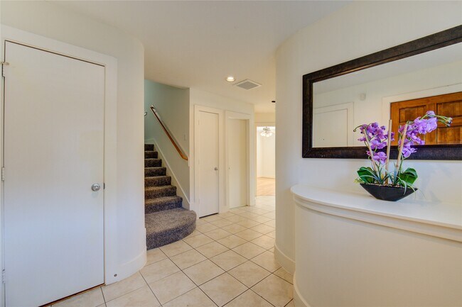 Foto del edificio - 8656 Meadowcroft Dr