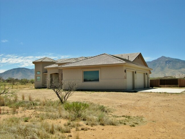 Foto del edificio - 4BR+den/3BA/3CG, 3394 sq.ft. rental on 4 a...