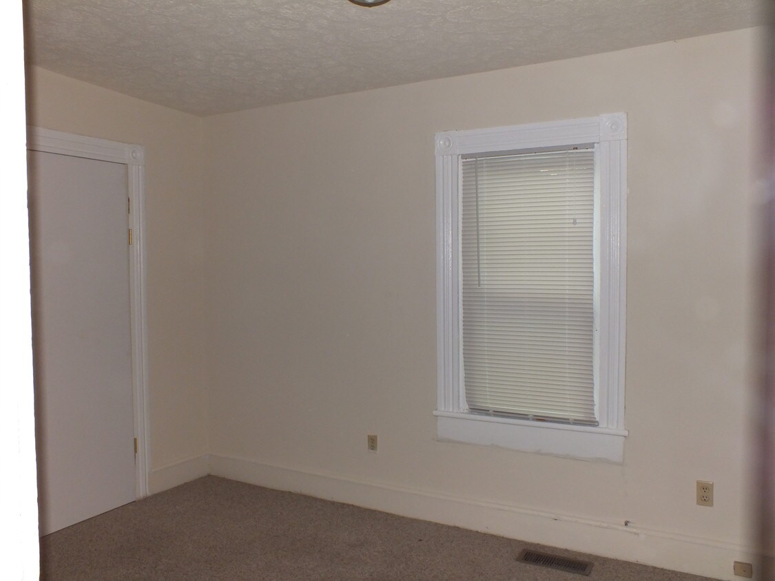 1005 Maplewood Ave, Hopewell, VA 23860 House for Rent in Hopewell, VA