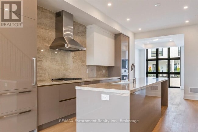 Building Photo - 138 East St