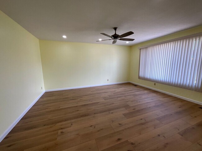Building Photo - Beautiful Home in Established Fresno Neigh...