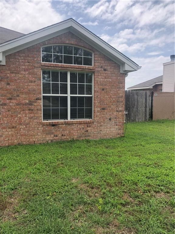 Building Photo - 4910 Lindsey Dr