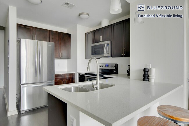 Foto del edificio - 1776 N Broadway