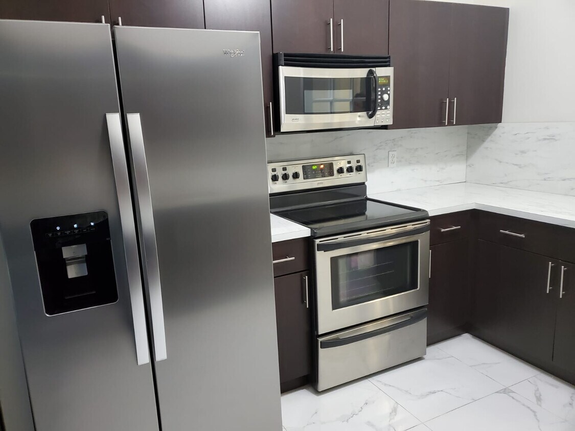 Foto principal - 2891 W 76th St