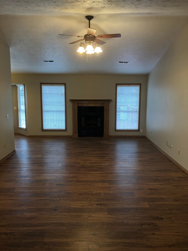 Foto del edificio - 653 Walnut Ridge St