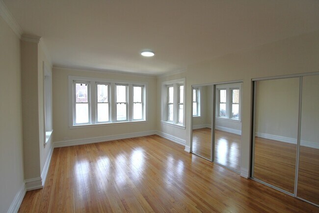 Building Photo - 6307 N Mozart St