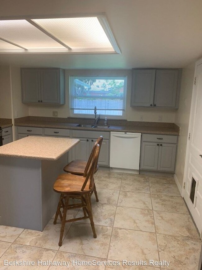 Building Photo - 4 br, 3 bath House - 6 Wisconsin Avenue