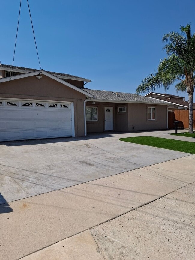Building Photo - Amazing 4-Bedroom Home w/ Views!
