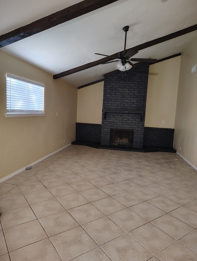 Building Photo - 966 Live Oak Cir
