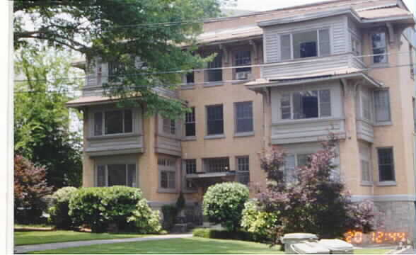 Primary Photo - 18 Peachtree Cor