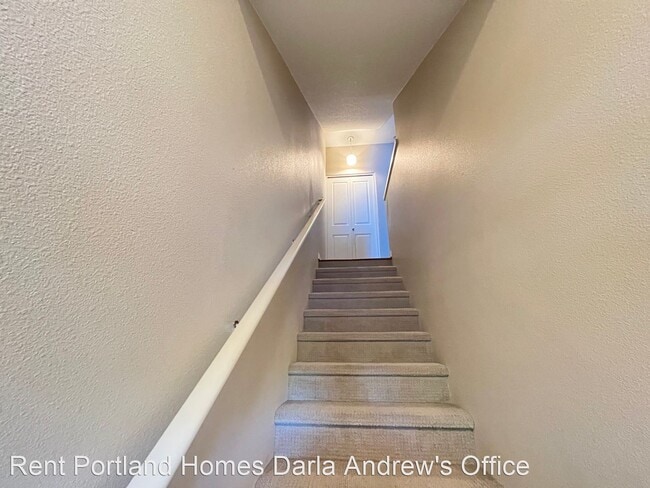 Building Photo - 2 br, 2.5 bath House - 324 NE EDGEWAY DR #...