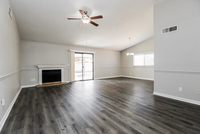 Foto del edificio - 8204 N 60th Dr