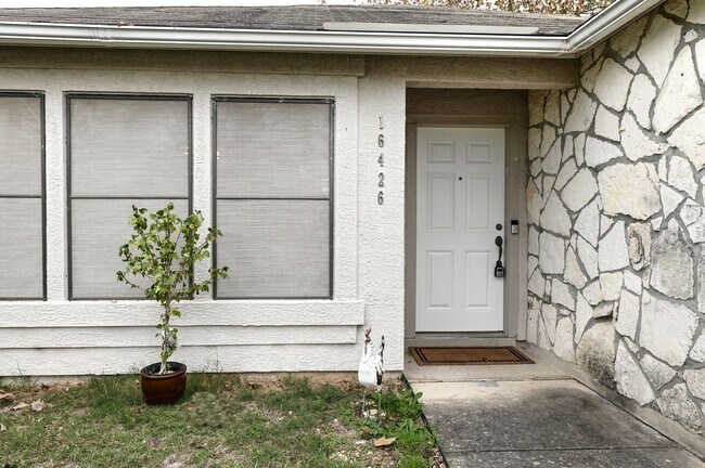 Foto del edificio - Spacious cozy home  |  Great location  |  2 bedroom  |  1 bath  |  1 car garage