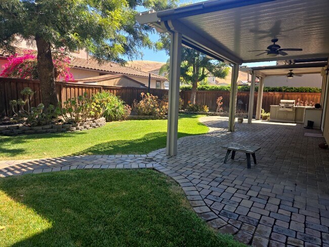 Building Photo - Gorgeous corner lot home