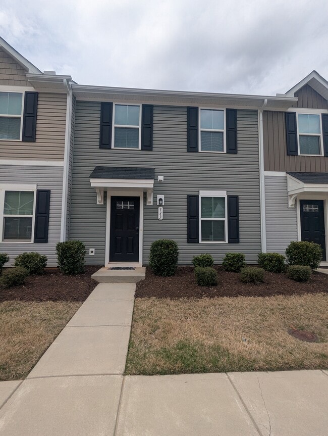 Building Photo - 133 Fernside Ct