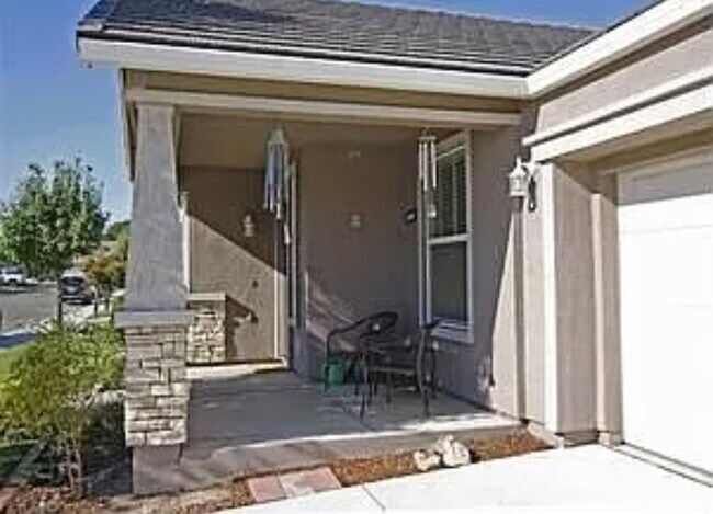Building Photo - 204 Marina Ln