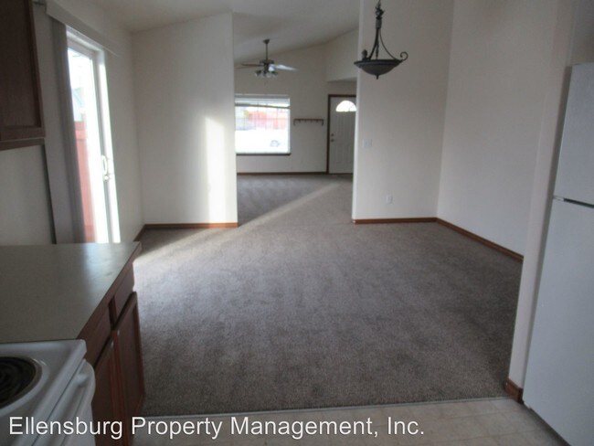 Foto del edificio - 3 br, 2 bath House - 102 W Annie Pl