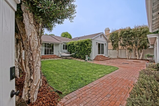Foto del edificio - BEAUTIFULLY REMODELED (FURNISHED), 3BR3BA ...
