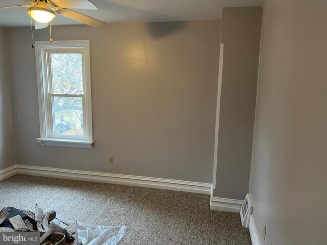Building Photo - 202 N Hellertown Ave