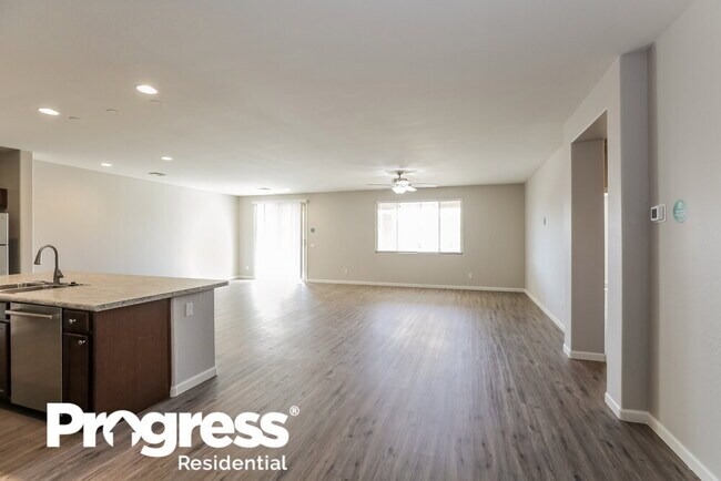 Building Photo - 7539 W Apollo Rd