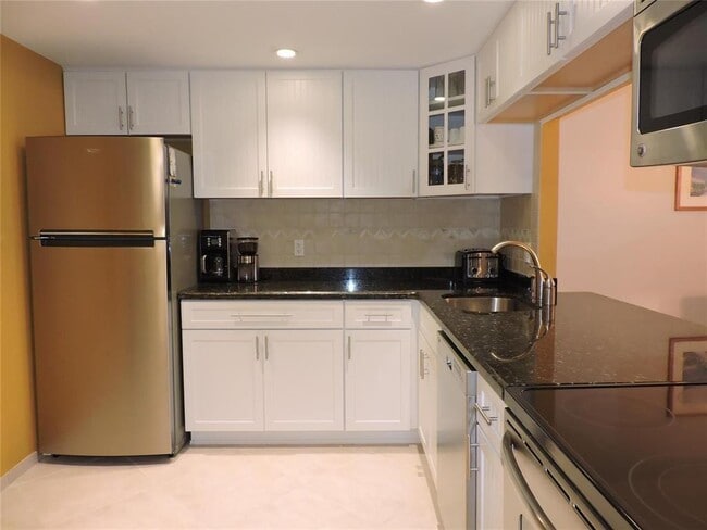 Building Photo - 501 E Dania Beach Blvd