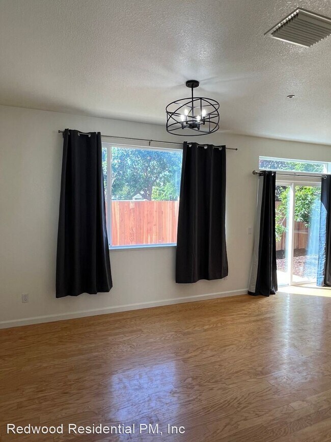 Foto del edificio - 3 br, 2.5 bath House - 1405 Woodside Circle