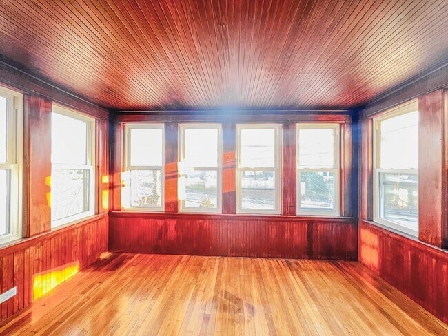 Foto del edificio - 112 Brush Hill Rd