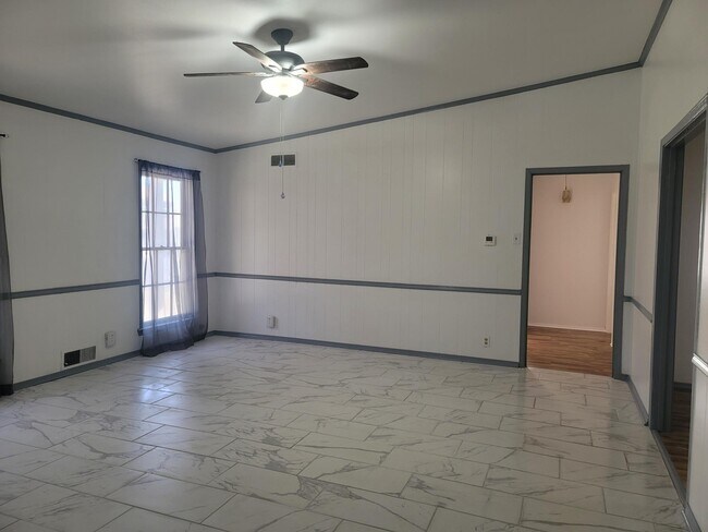 Foto del edificio - 7945 Habersham Ln