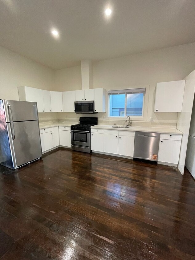 Foto principal - 1/2 Off First Month's Rent, 6Bdrm, 3Bath