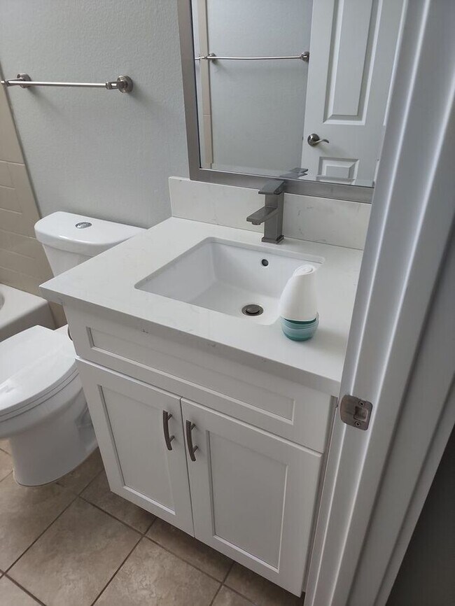 Foto del edificio - 4 bedroom single level home zoned for Reed...