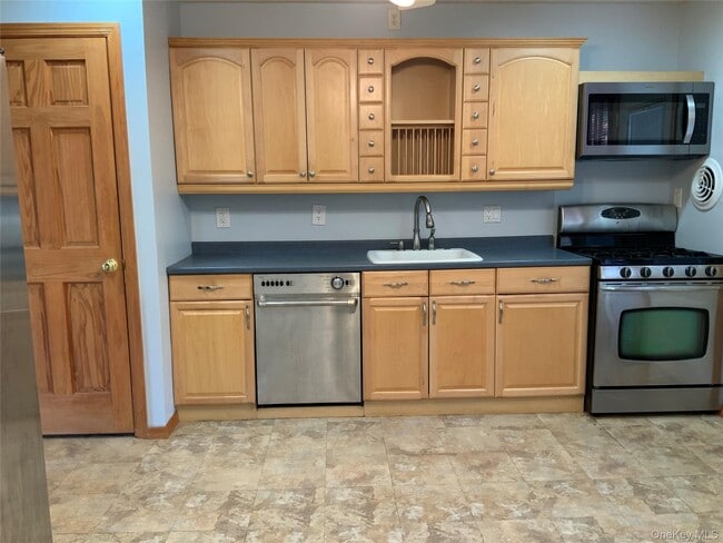 Building Photo - 20 Gildare Dr