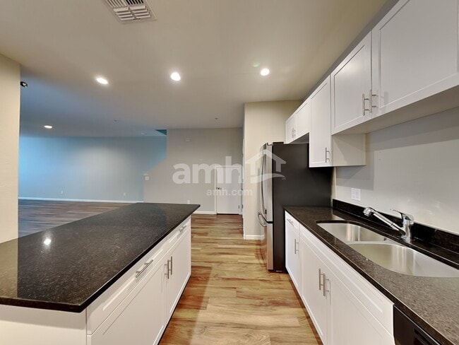 Foto del edificio - 20759 W Maiden Ln