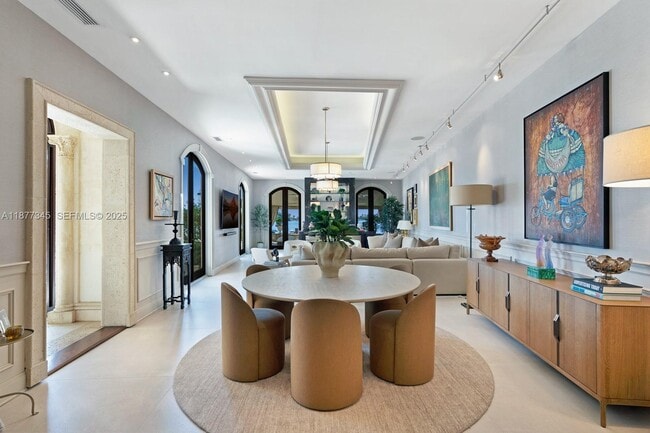 Building Photo - 4 Palm Ave