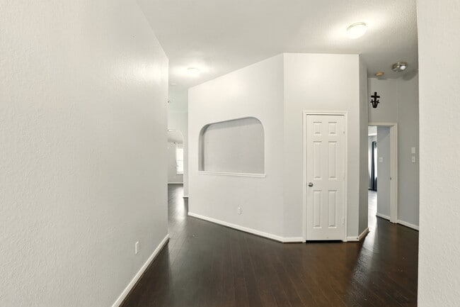 Building Photo - 303 Burris Park Dr