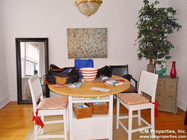 Foto del edificio - 1450 W Cornelia Ave
