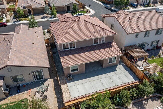 Foto del edificio - 5 bed 3.5 bath 3210 sf home in South Meadows