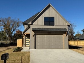 Building Photo - 1022 E Delmar Pl