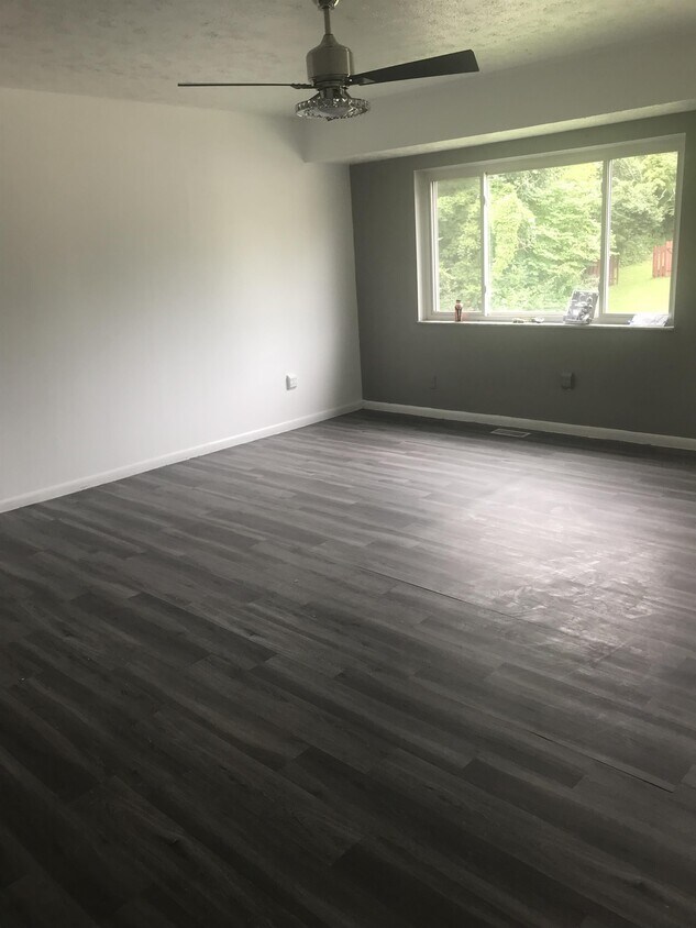 Foto principal - 6496-6498 Walnut Ridge Rd