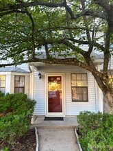 Building Photo - 404 Maplecrest Rd