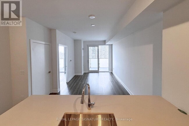 Photo du bâtiment - 4130 Parkside Village Dr