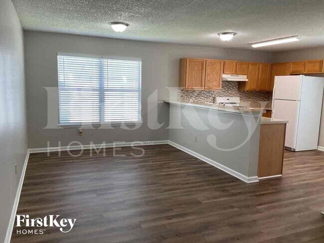 Foto del edificio - 2225 Pierce Arrow Dr