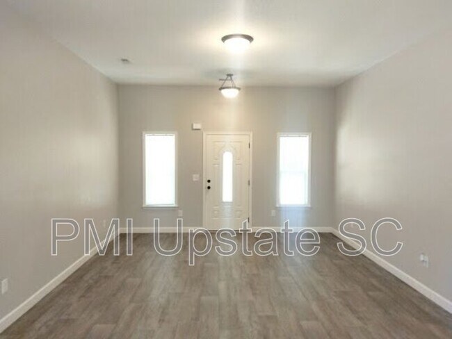 Foto del edificio - 363 Waters Rd